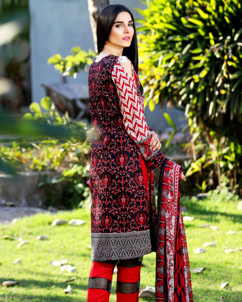 Mahae Embroidered Lawn 2017 - 05A